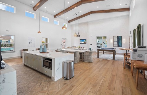 Port Saint Lucie House | Impeccable Amazing house with Heated Pool, 24hr GYM- BBQ-mins to HCA Hospital