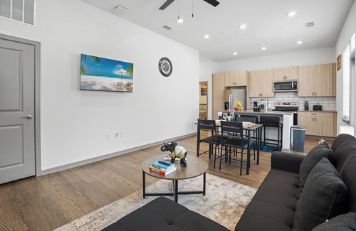 Port Saint Lucie House | Impeccable Amazing house with Heated Pool, 24hr GYM- BBQ-mins to HCA Hospital