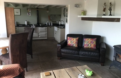 York Cottage | Impeccable cottage suitable for 2 adults & 1 child