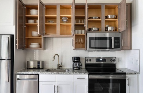Waller Creek District Apartment | Impeccable Downtown 1BR w/Deck, nr Convention Center, by Blueground