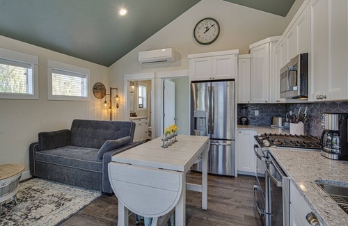 Redmond House | Impeccable Guest House, New Furnishing, Near Downtown. EV Charger, Dog Friendly, Deck, Enclosed Yard