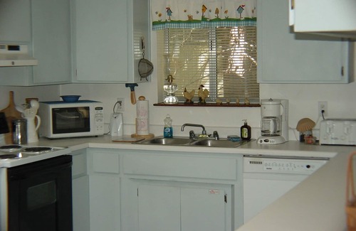 Twain Harte Cabin | Impeccable home- ceiling fans, skylight, kitchen, air hockey, flat access