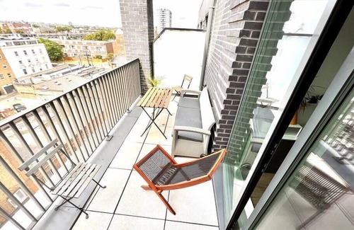 Limehouse Apartment | Impeccable Modern 2BR Apartment Peachy Stays