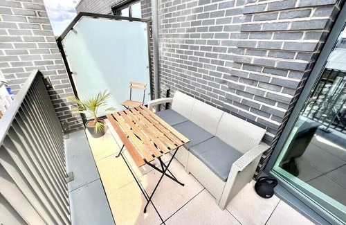 Limehouse Apartment | Impeccable Modern 2BR Apartment Peachy Stays
