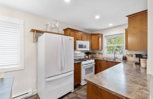 Regional District of Nanaimo Cottage | Impeccable Oceanside Village Retreat!