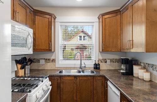 Regional District of Nanaimo Cottage | Impeccable Oceanside Village Retreat!