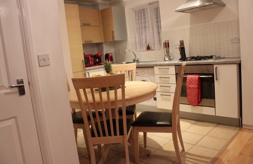Alibon Apartment | Impeccable spacious 1-Bed Apart in London Dagenham