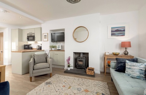 Gullane Cottage | Impeccably presented 2-bedroom cottage in the heart of Gullane. Sleeps 4.