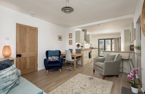 Gullane Cottage | Impeccably presented 2-bedroom cottage in the heart of Gullane. Sleeps 4.