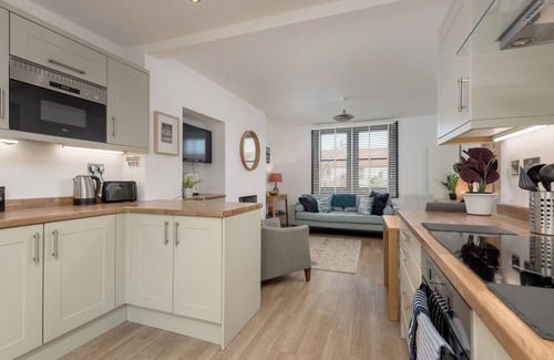 Gullane Cottage | Impeccably presented 2-bedroom cottage in the heart of Gullane. Sleeps 4.