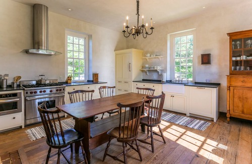 Hardyville House | Impeccably restored home with modern conveniences.