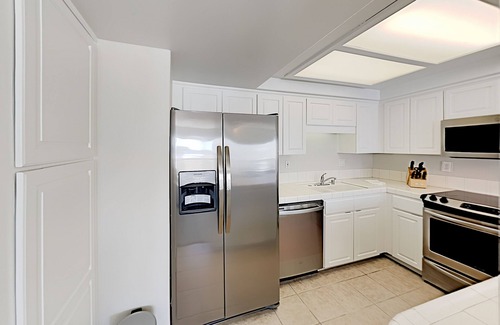 Imperial Beach Condo | Imperial Beach Club Unit 303 Oceanfront condo, direct beach access, pool, hot tub, & private balcony