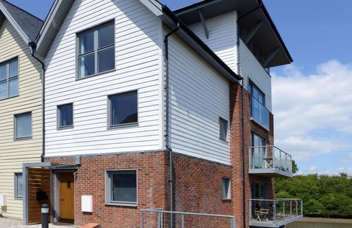 Whippingham House | Imposing and unique waterside marina house in rural setting, close to amenities