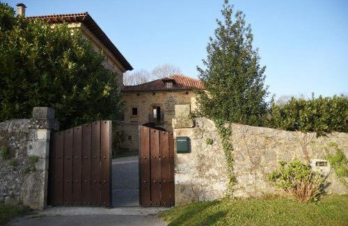 Entrambasaguas Villa | Impresionante Caserio Montañes del Siglo XVII