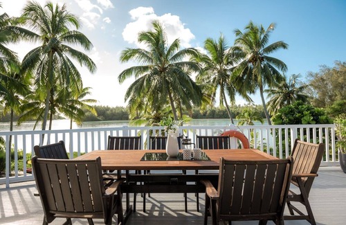Muri House | Impressive, 10 bedroom Beach House located directly on Muri Lagoon