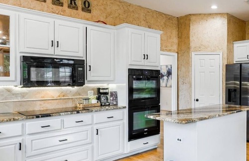 Irving House | Impressive 5BR/3.5B Home with Pool, Game Room & Cinema Room