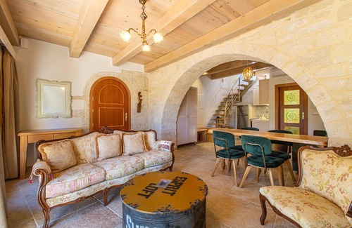 Maheri Villa | Impressive & Beautifully Restored House - 2 Self-Contained Suites, Private Pool & Stunning Views!