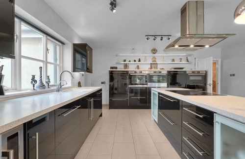 Harston House | Impressive detached house with hot tub 4.5 miles from Cambridge city centre