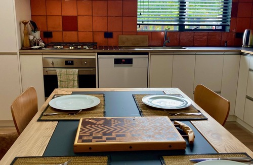 Thames Apartment | Impressive renovation a 10-minute walk from the heritage part of Thames