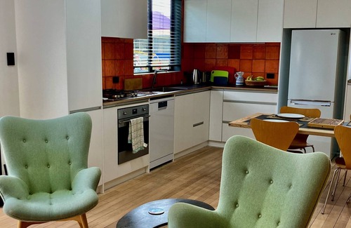 Thames Apartment | Impressive renovation a 10-minute walk from the heritage part of Thames