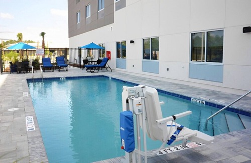 Jacksonville House | Impressive Space for Business & Vacation Trips!
