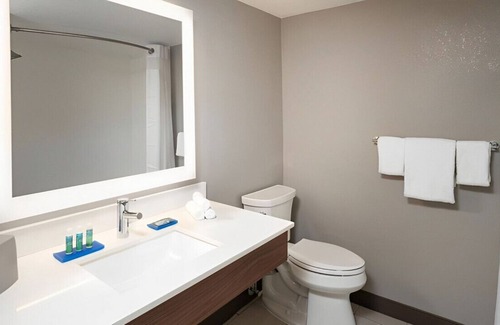 Jacksonville House | Impressive Space for Business & Vacation Trips!