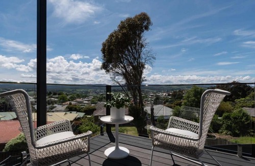 Newstead House | Impressively Spacious Modern & Convenient