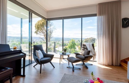 Newstead House | Impressively Spacious Modern & Convenient