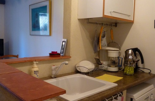 Roquemaure House | In a beautiful Provencal setting, airconditioned house for 2 with swimming pool