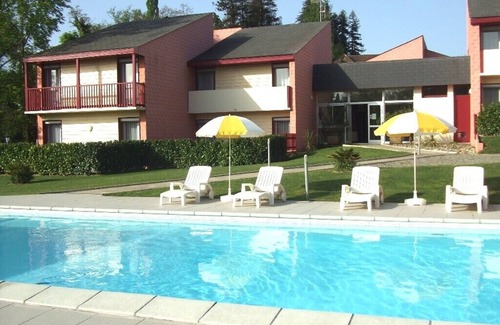 Salies-de-Bearn Apartment | In a family residence with pool