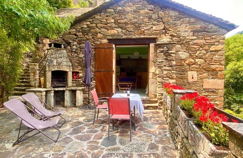 Brousse-le-Chateau House | In a fantastic medieval village, house in stone with a nice view near the river