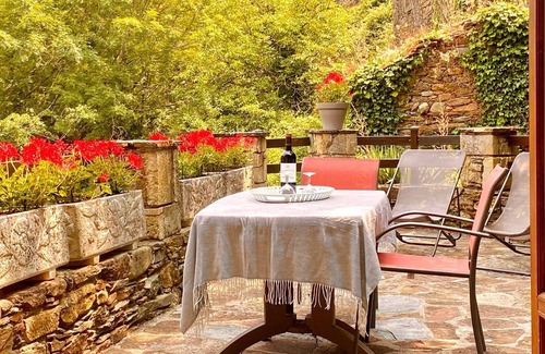 Brousse-le-Chateau House | In a fantastic medieval village, house in stone with a nice view near the river