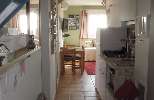 Vernegues Apartment | In a farmhouse with pool on the upland of a Provencal village