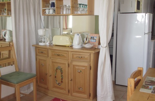Vernegues Apartment | In a farmhouse with pool on the upland of a Provencal village