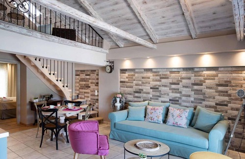 Vlicho Apartment | In a great location just outside Nidri town, enjoy the waterfront of Vlicho Bay and the fabulous sea