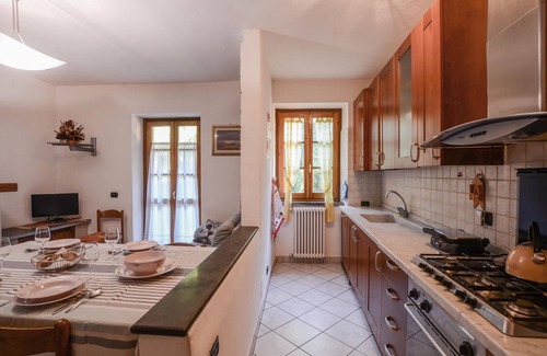 San Terenzo Monti Apartment | In a small village in the green countryside of Tuscany awaits you this cozy vacation apartment.
