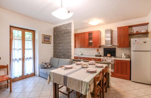 San Terenzo Monti Apartment | In a small village in the green countryside of Tuscany awaits you this cozy vacation apartment.