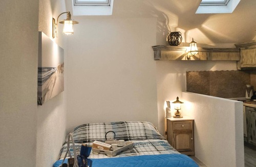 Perast House | In a stone house in the heart of the charming town of Perast are located these two studio apartments