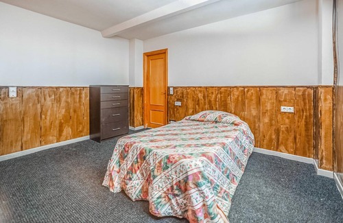 El Esparragal House | In a suburb of Murcia awaits you this authentic vacation home with beautiful garden and amenities.