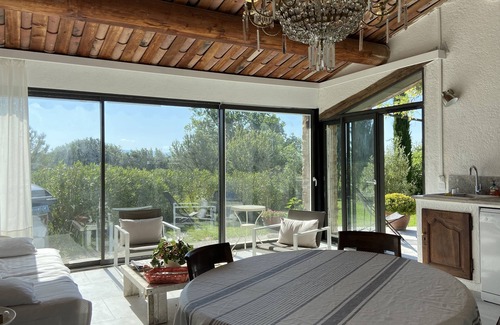 Pierrerue House | In a very huge Provencal landscape, you will hear silence and cicadas