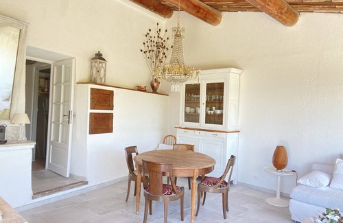 Pierrerue House | In a very huge Provencal landscape, you will hear silence and cicadas