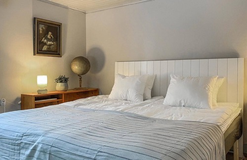 Saffle House | In an undisturbed location on the Värmlandsnäs peninsula, this cozy cottage welcomes you close to wa