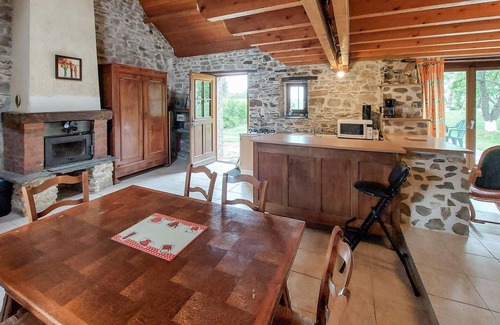 Erbray House | In beautiful countryside welcomes you this inviting cottage.