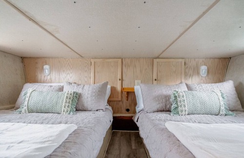 Colchester Boat Rental | In Beautiful Wine Country