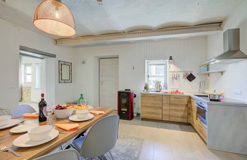 Clavesana Apartment | In Bocca Al Lupo Flat 1, Clavesana, Italy