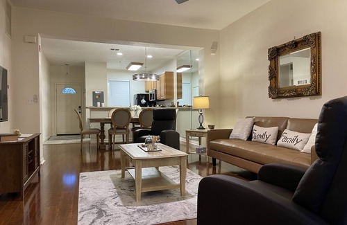 Gainesville Condo | In-City Comfort: Condo Getaway