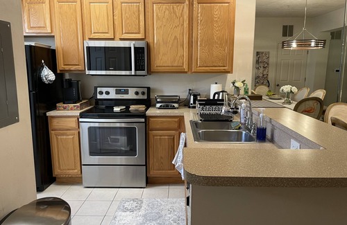 Gainesville Condo | In-City Comfort: Condo Getaway