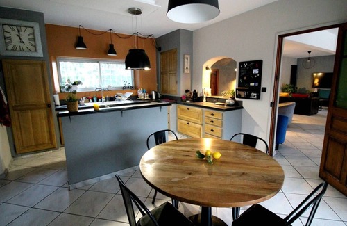 Entressen House | In Entressen, Alpilles, country house with A/C and excellent amenities pets admitted(1).