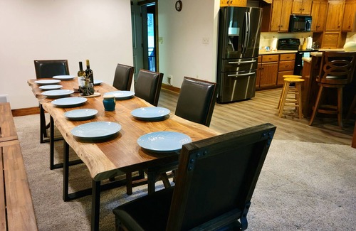 Stroudsburg Cabin | In-Ground Heated Pool, Hot tub, Fire pit, Secluded