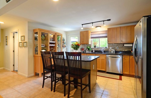 North Kingstown House | IN-GROUND POOL, Close to Beach/Vineyards, Wickford, Newport & Narragansett